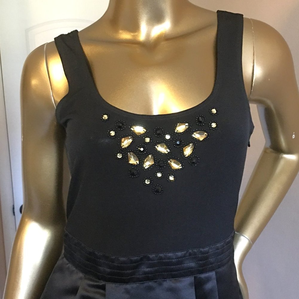 ๐บ๐ฎ๐
๐ฎ๐ป๐ฑ๐ฐ๐น๐ฒ๐ผ Bubble Skirted Cocktail Dress - Picture 5 of 14